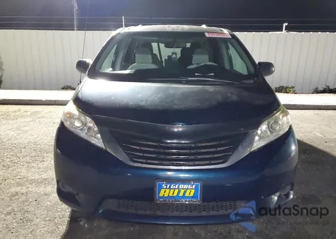 2012 Toyota Sienna Le z USA, uszkodzony, nr VIN 5TDKK3DC8CS221923